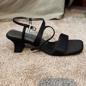 Y2K style black kitten heel with chunky heel and square toe, strappy sandal, sz9